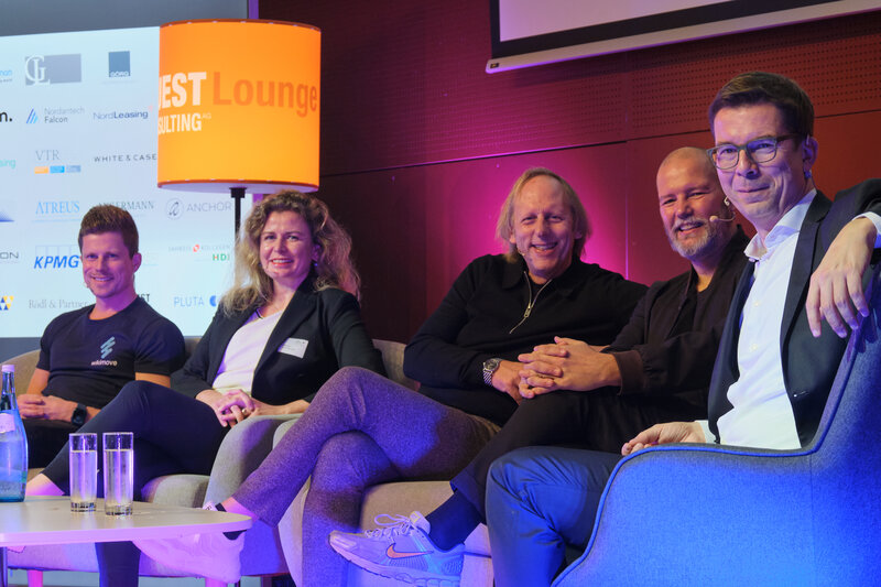 Die Teilnehmer:innen des Online-Salons im Rahmen des 13. Internationalen Symposiums Restrukturierung: Dr. Stefan Carsten, Brigitte Kurz, Dr. Frank Schäffler, Daniel Wolpert und Gastgeber Markus Exler